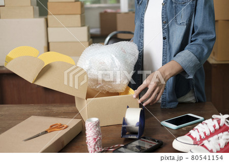 Online business owner preparing product to customer. 80541154