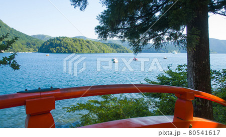 箱根神社赤い太鼓橋 80541617