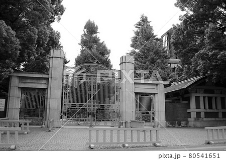 洋風な立派な門構え 80541651