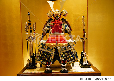 金屏風と五月人形 80541677