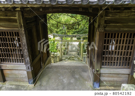 鴨神社　随身門　岡山県浅口市 80542192