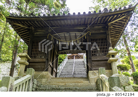 鴨神社　随身門　岡山県浅口市 80542194