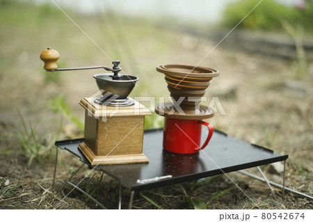 コーヒーセット　キャンプギア　キャンプ場の楽しみ方　早朝のコーヒー　ゆっくり入れる一杯のコーヒー 80542674