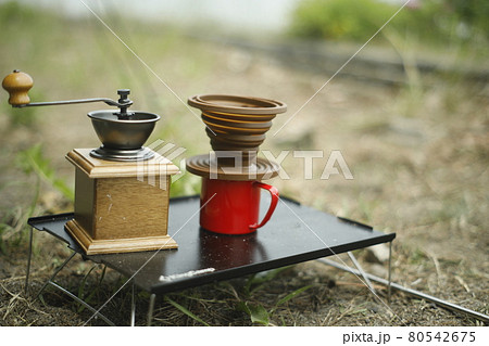 コーヒーセット　キャンプギア　キャンプ場の楽しみ方　早朝のコーヒー　ゆっくり入れる一杯のコーヒー 80542675