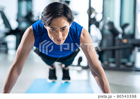 フィットネス　スポーツジム　筋トレ　トレーニング　エクササイズ 80543398