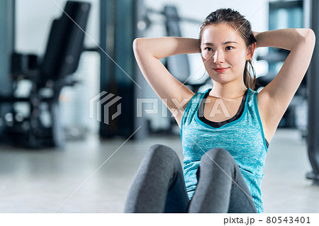 フィットネス　スポーツジム　筋トレ　トレーニング　エクササイズ 80543401