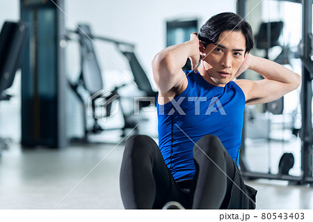 フィットネス　スポーツジム　筋トレ　トレーニング　エクササイズ 80543403