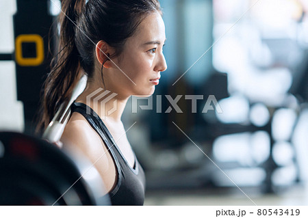 フィットネス　スポーツジム　筋トレ　トレーニング　エクササイズ 80543419