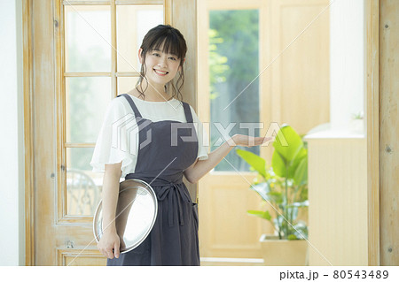 飲食店店員 80543489