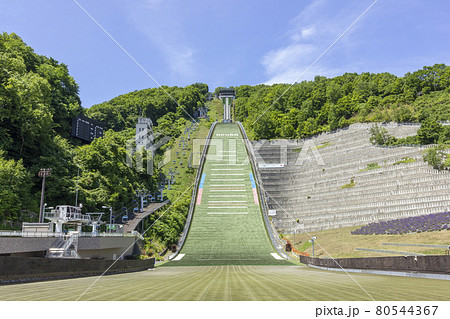コロナ禍で閑散とした大倉山ジャンプ競技場 80544367