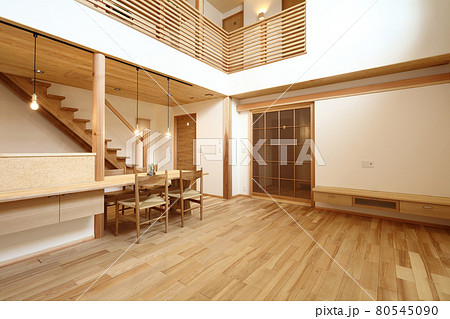 お洒落なリビングダイニングキッチン イメージ 80545090