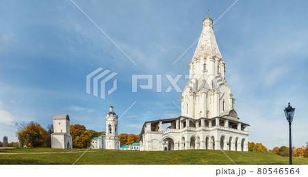 Panorama view Church of the Ascension and architectural complex in Kolomenskoye on autumn day. Moscow 80546564