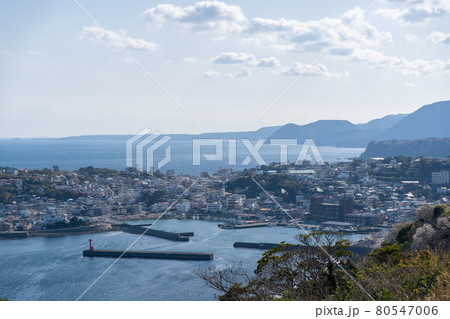 【静岡県】伊東市稲取の街並み 80547006