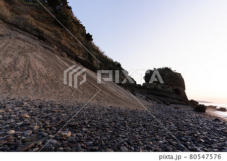 【静岡県】　龍宮窟　日の出 80547576