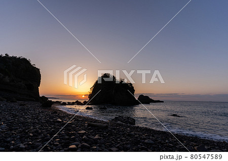 【静岡県】　龍宮窟　日の出 80547589