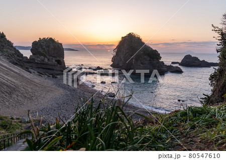 【静岡県】　龍宮窟　日の出 80547610