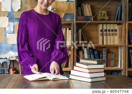 本と女性 本と女性 80547748