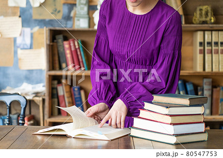 本と女性 本と女性 80547753