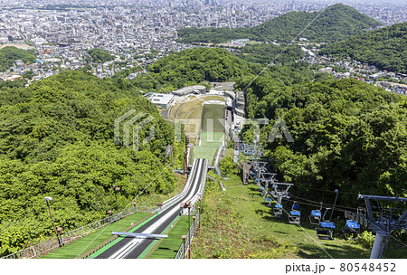 大倉山ジャンプ台アプローチと札幌市内眺望 大倉山ジャンプ台アプローチと札幌市内眺望 80548452