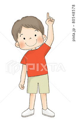 上を指差す子供（夏服、男の子） 80548578