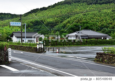 薩摩川内市 入来麓武家屋敷群の麓中央広場(駐車場)と観光案内 薩摩川内市 入来麓武家屋敷群の麓中央広場(駐車場)と観光案内 80548640