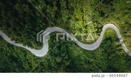 mountain road and green trees from above 80549087