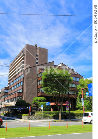 【熊本県】快晴下の熊本市役所 80549298