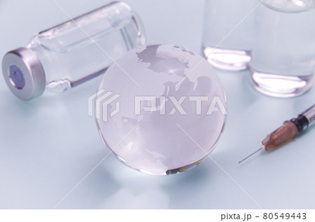注射器と地球儀 注射器と地球儀 80549443