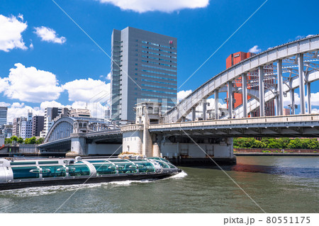 《東京都》勝どき橋と都市風景・夏の東京ベイエリア 80551175