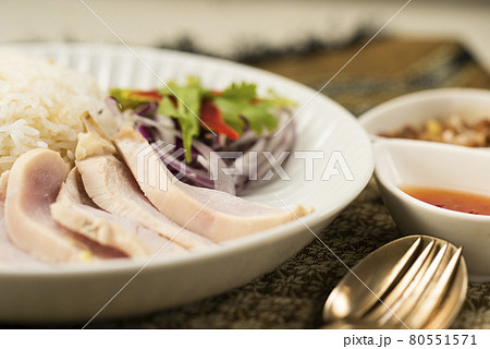 チキンライス　エスニック料理 80551571