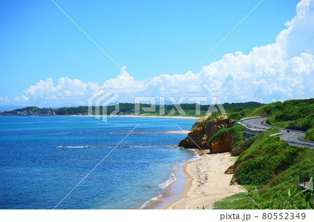夏井ヶ浜海岸の砂浜と青い響灘 夏井ヶ浜海岸の砂浜と青い響灘 80552349