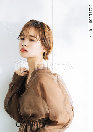 若い女性のヘアスタイル、ビューティーイメージ 80553720