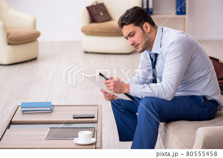 Young businessman employee waiting for business meeting 80555458