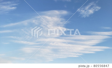 冬の晴れ間に翼のような雲 冬の晴れ間に翼のような雲 80556847