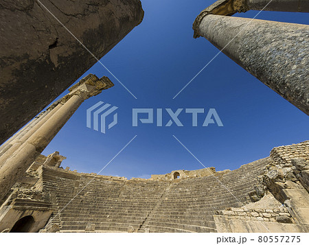 チュニジア・ドゥッガ遺跡 古代劇場 / Roman Ruins of Dougga, Tunisia チュニジア・ドゥッガ遺跡 古代劇場 / Roman Ruins of Dougga, Tunisia 80557275