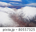 上空からの雪山 80557325