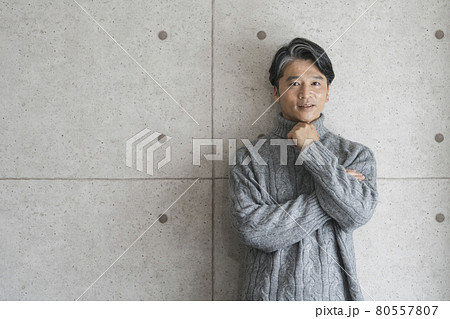 50代男性　私服　ポートレート 80557807