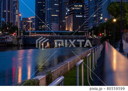 大阪中之島の夜景 80559599