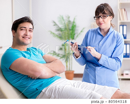 Doctor checking nerve reflexes with hammer Doctor checking nerve reflexes with hammer 80564318