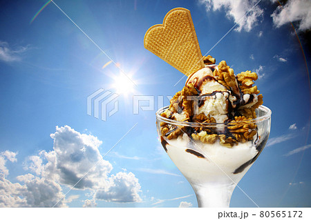 Delicious ice cream with chocolate. Healthy summer food concept. 80565172