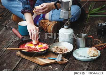 girl preparing breakfast on the pier 80566221