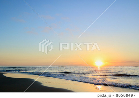 日の出　茨城県日立市　川原子海岸 80568497