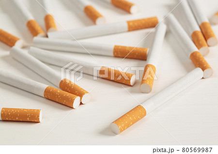 image of several commercially made pile cigarette on white  background. or Non smoking campaign concept, tobacco pattern top view. 80569987