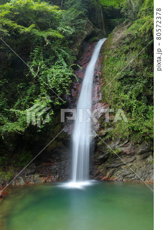 埼玉県秩父郡皆野町　秩父華厳の滝 80572378