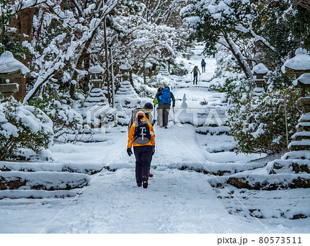 雪の英彦山・表参道の階段 80573511