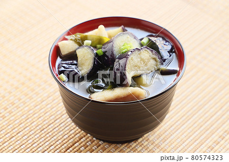揚げ茄子のお味噌汁 80574323