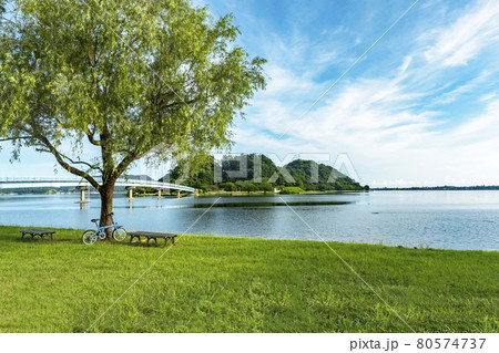 湖山池　夏の風景 80574737