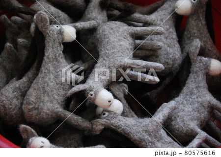 フェルトで作ったロバ 80575616