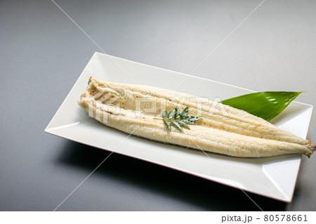 夏が旬 鰻の白焼き 80578661