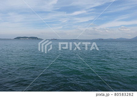 下関市西山海水浴場・南風泊港と六連島　人工島・長州出島 80583262